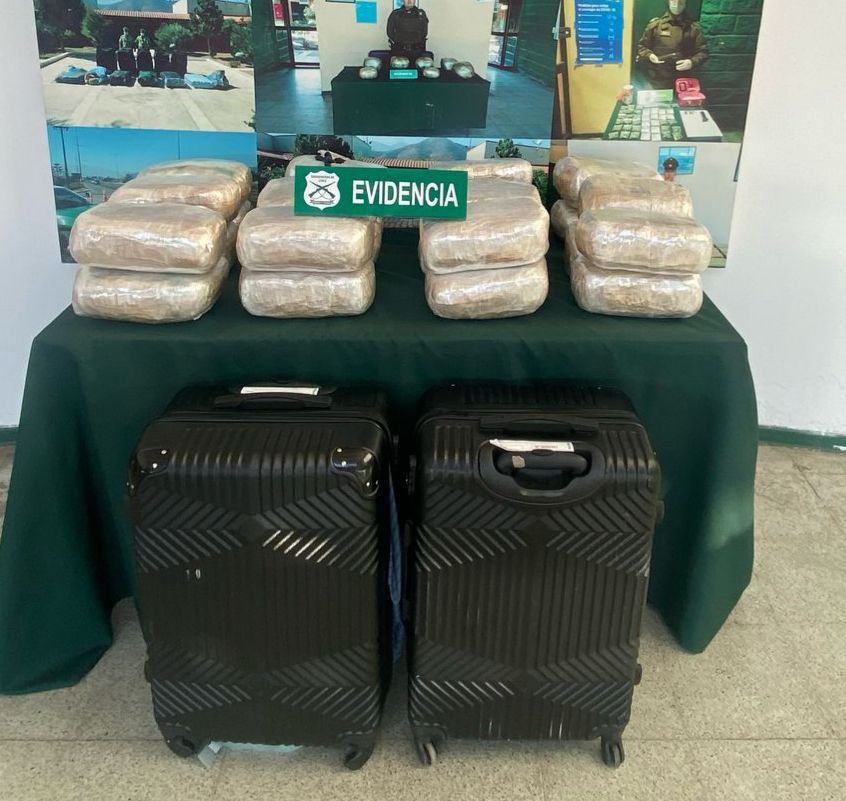 Incautan casi 30 kilos de droga dentro de bus en Nogales