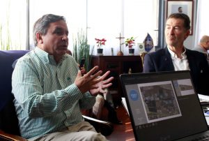 Autoridades se reúnen para impulsar la pavimentación de la calle Monckeberg en Quillota