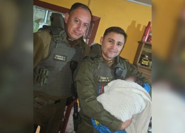 Carabineros asistieron parto dentro de casa en Nogales