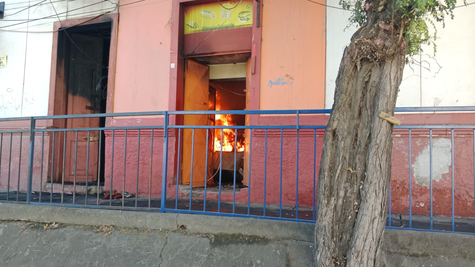 Incendio en Quillota dañó seis viviendas y tres locales comerciales