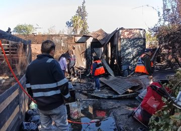 Incendio en Quillota dañó seis viviendas y tres locales comerciales