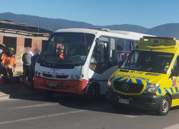 Nogales: Dos microbuses colisionaron y provocaron choque con auto