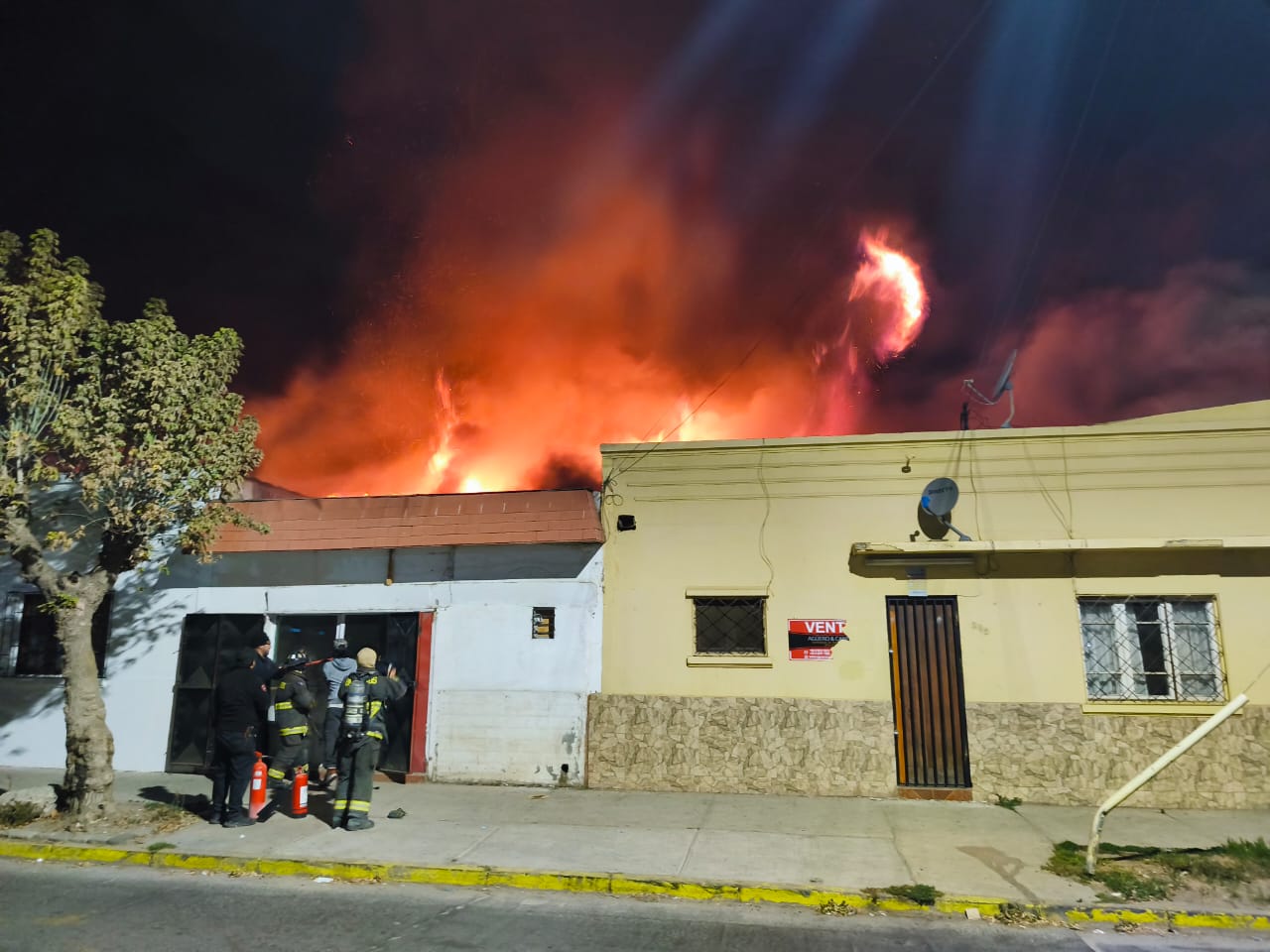 [VIDEO] Incendio en Quillota dañó seis viviendas y tres locales comerciales