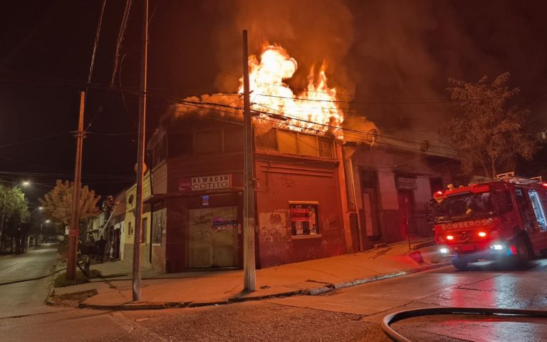 VIDEO-Incendio-en-Quillota-dano-seis-viviendas-y-tres-locales-comerciales-768x480.jpg