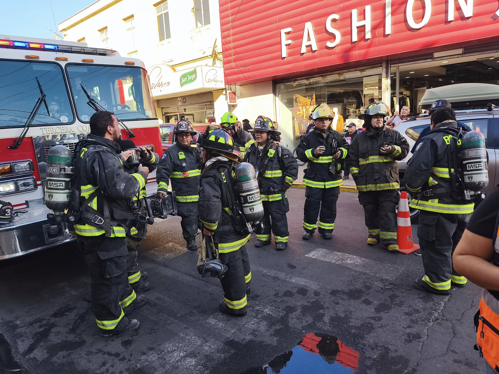 Combatieron incendio en local de juegos de azar en Quillota