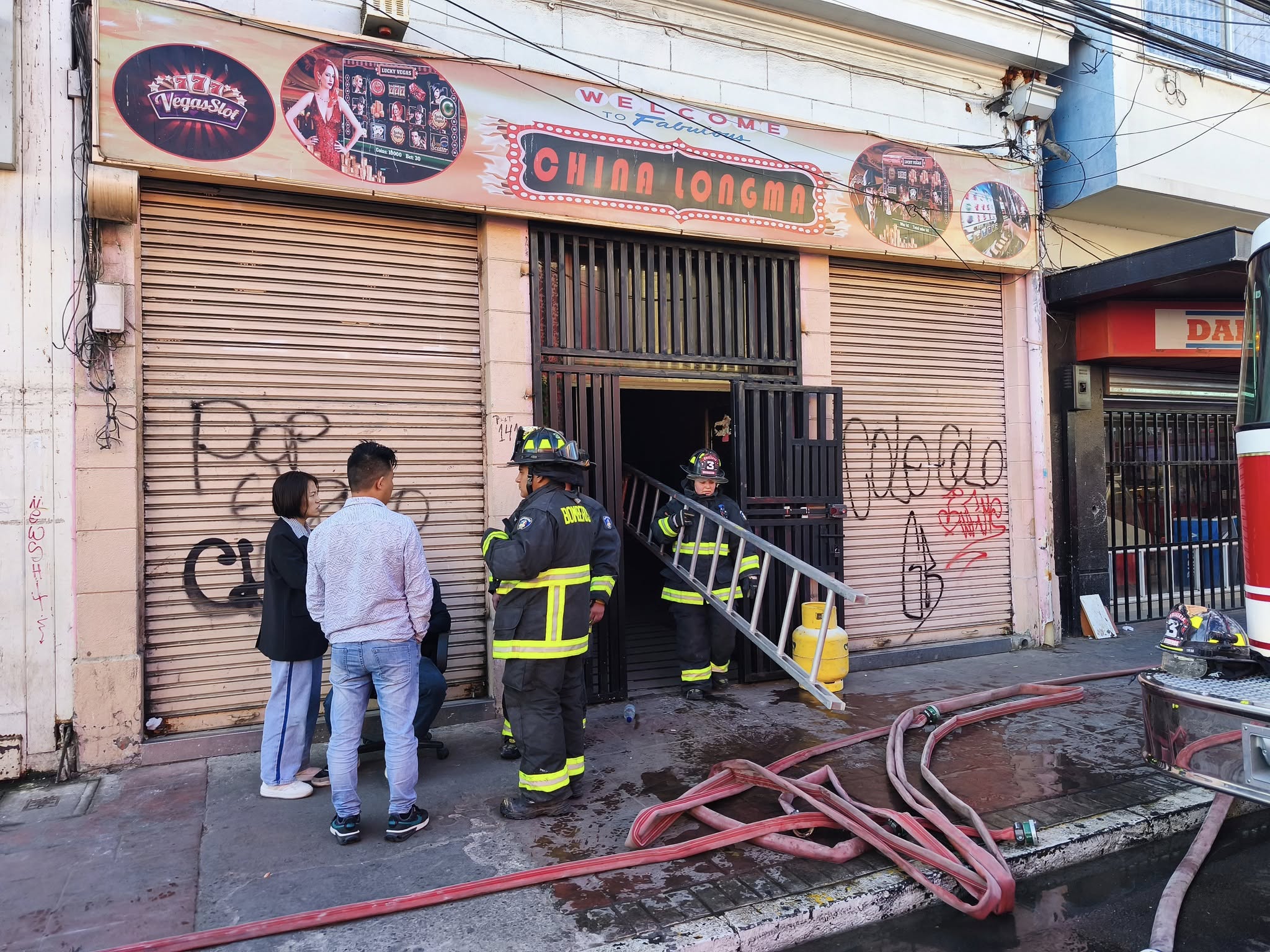 Combatieron incendio en local de juegos de azar en Quillota