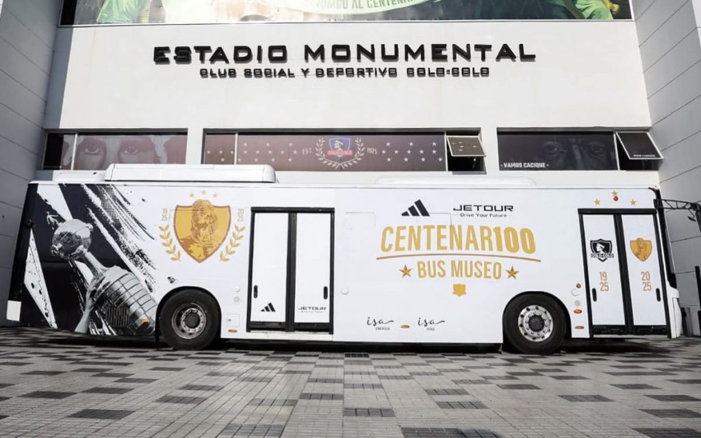 El Bus museo de Colo Colo llega a Quillota junto a ISA Energía en Chile