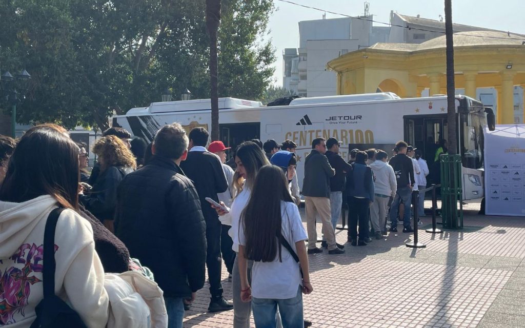[FOTOS] Bus museo de Colo Colo está de visita en Quillota