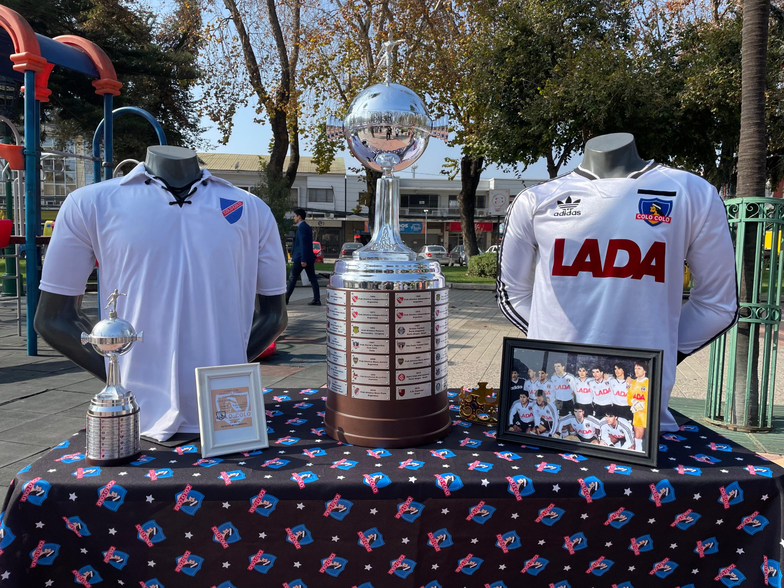 [FOTOS] Bus museo de Colo Colo está de visita en Quillota