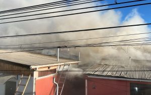 Incendio consumió dos casas en La Calera y dejó daños severos en otras dos viviendas
