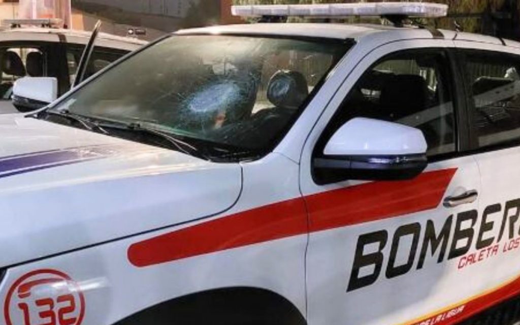La Ligua: camioneta de Bomberos recibió feroz piedrazo en Ruta 5 Norte