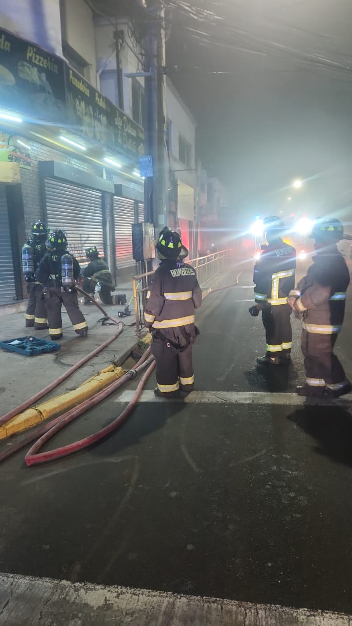 Rescataron a trabajador que estaba atrapado en incendio en Quillota