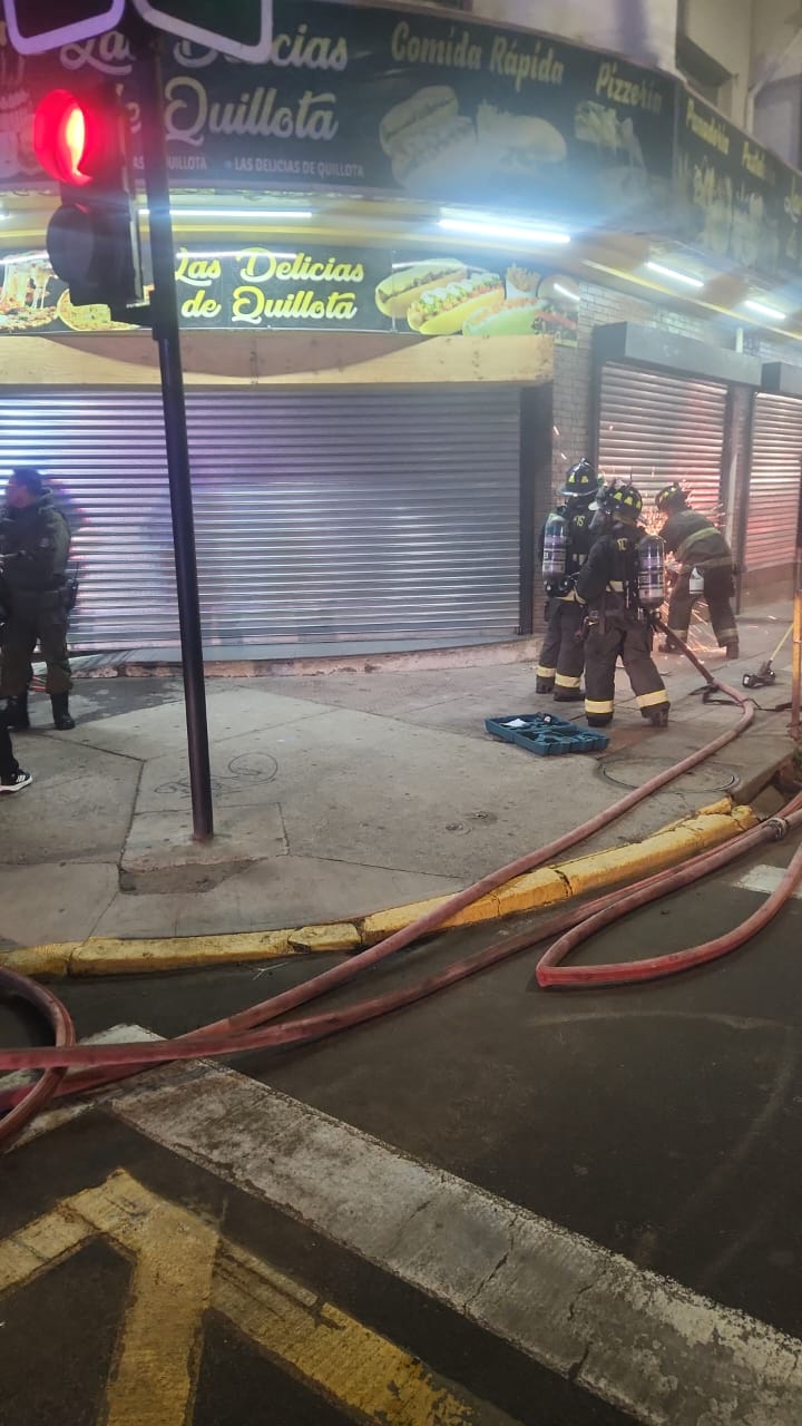 Rescataron a trabajador que estaba atrapado en incendio en Quillota