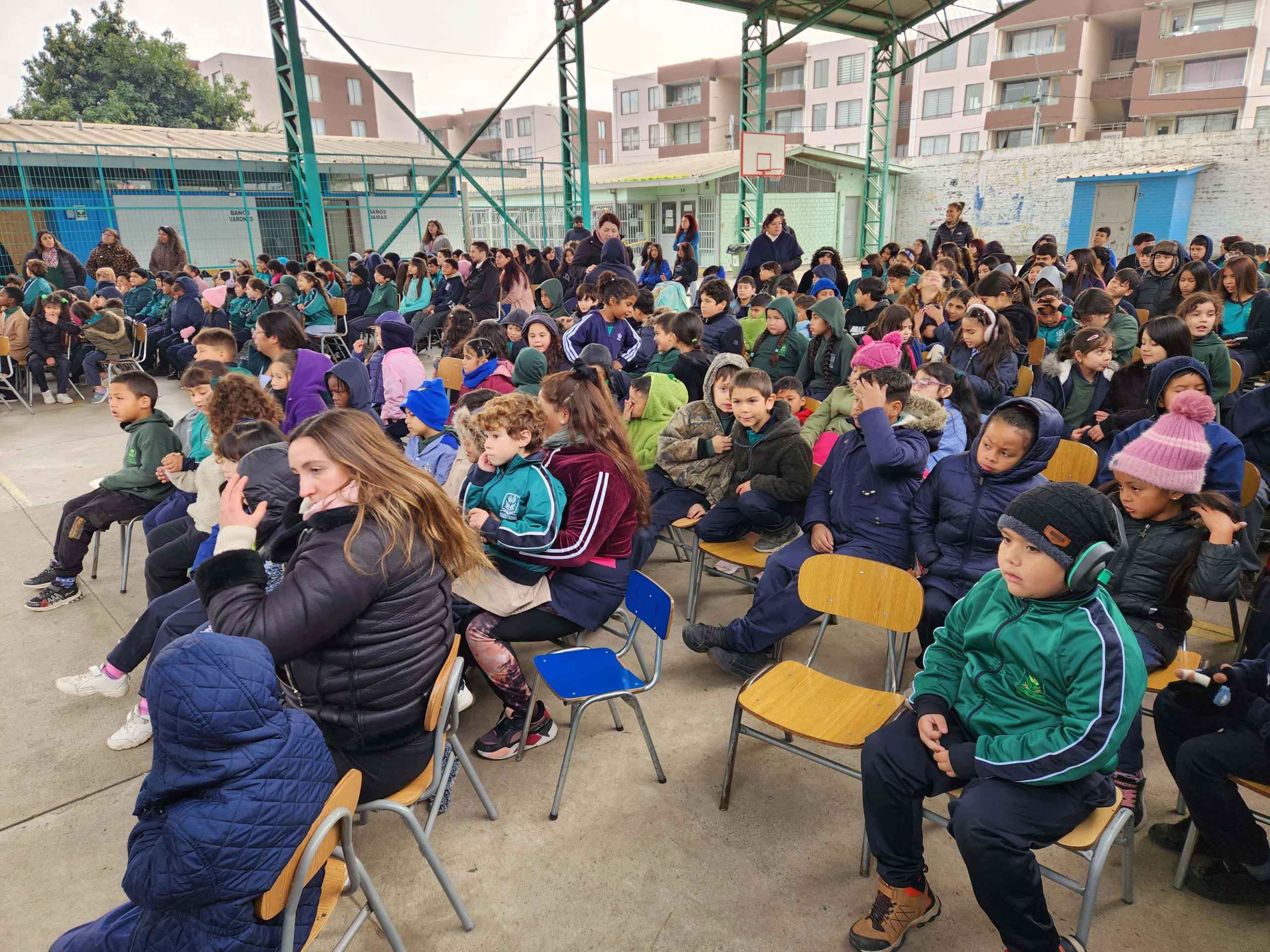 Escuela Ecológica Nuestro Mundo de Quillota lidera proyecto de reutilización de uniformes escolares 