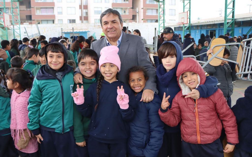 Escuela Ecológica Nuestro Mundo de Quillota lidera proyecto de reutilización de uniformes escolares