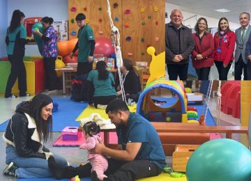 Gobernador regional y directora del SSVQ visitaron clínicas de la Universidad Viña del Mar