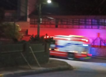 Incendio dejó daños en el dormitorio de una casa en Quintero