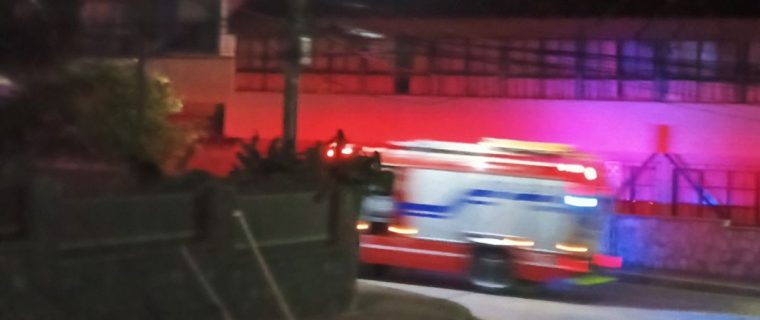 Incendio dejó daños en el dormitorio de una casa en Quintero