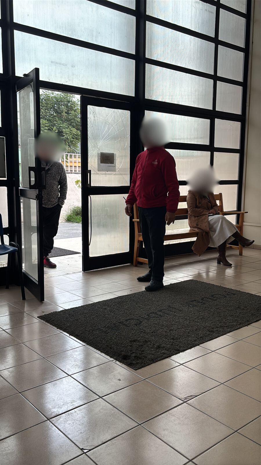 Madres de acusados de violento robo protagonizan riña en Juzgado de La Calera