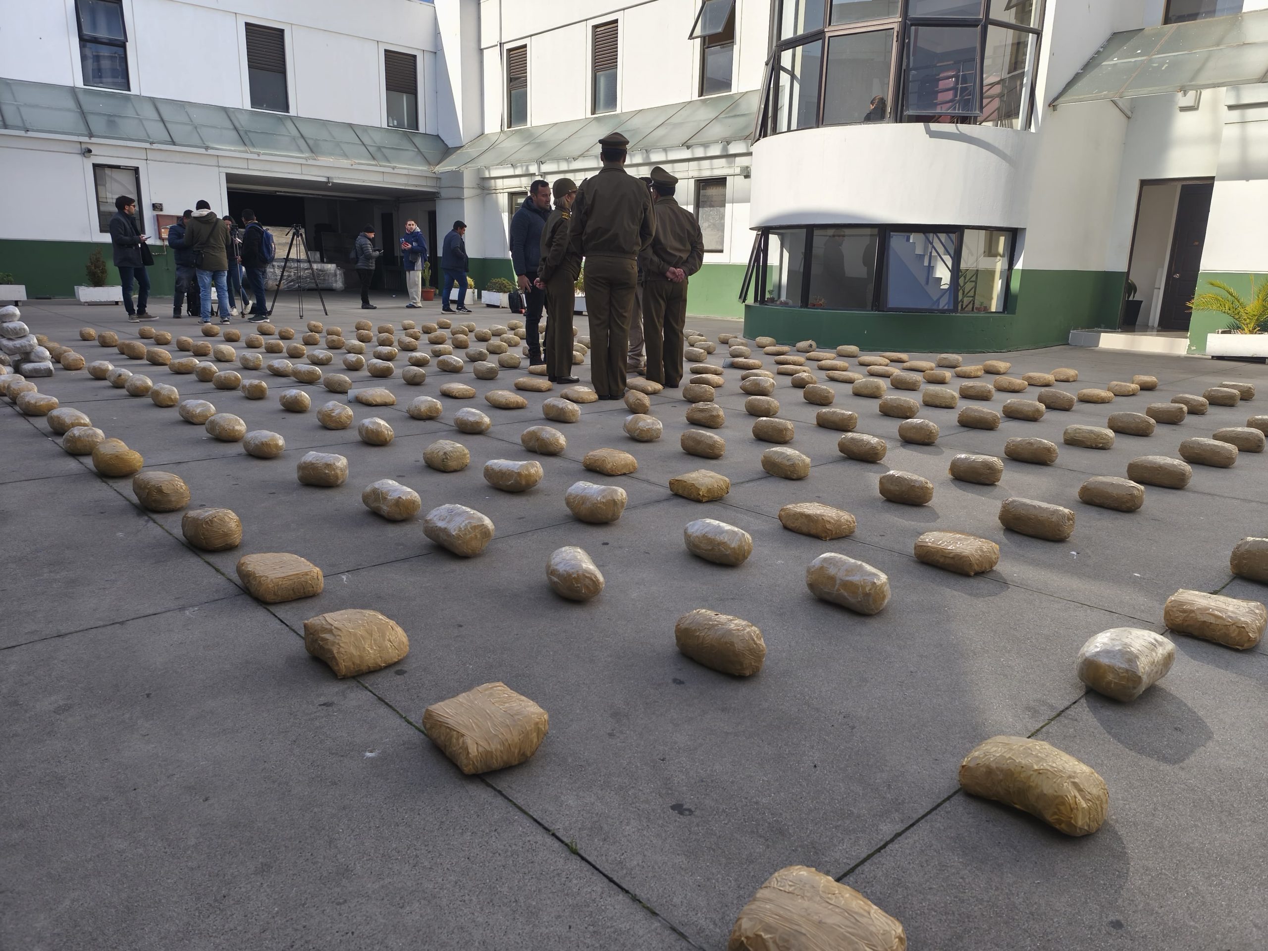 Nogales Sorprenden a choferes trasladando casi 350 kilos de droga