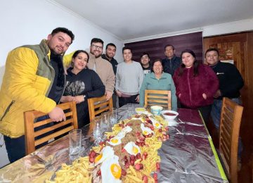 [VIDEO] Furor ha causado chorrillana gigante preparada por familia de La Calera