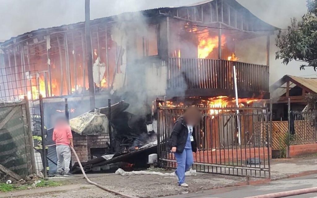 [VIDEO] Incendio consumió una vivienda en Hijuelas