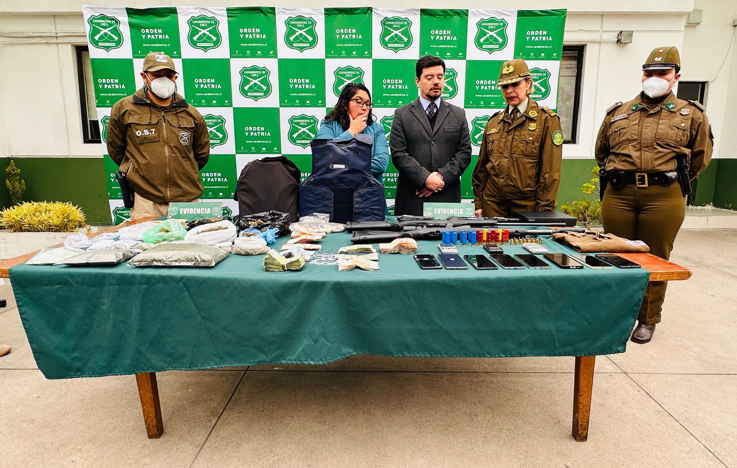 Armas, drogas y chalecos antibalas revelan lo que se incautó en operativo en La Calera