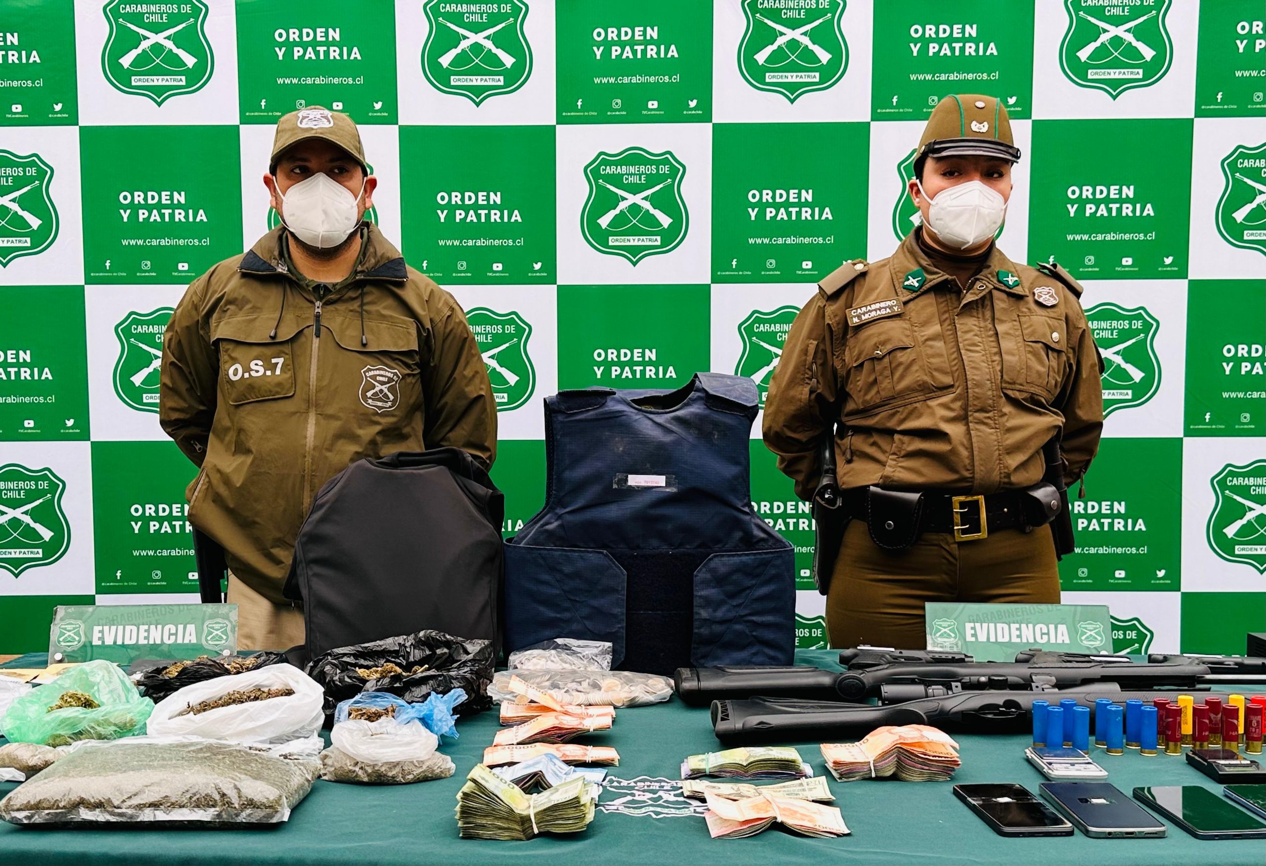 Armas, drogas y chalecos antibalas revelan lo que se incautó en operativo en La Calera