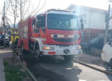 Controlan incendio que se inició en patio de casa en Quillota