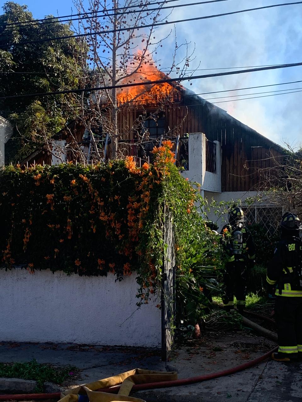 Cuatro personas quedan damnificadas tras incendio en Quillota