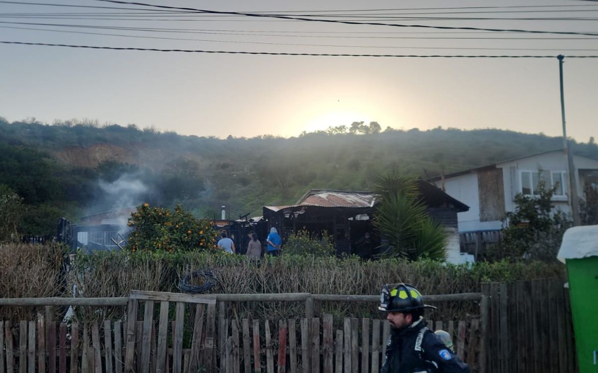 Nuevo incendio consumió por completo una vivienda en Quillota