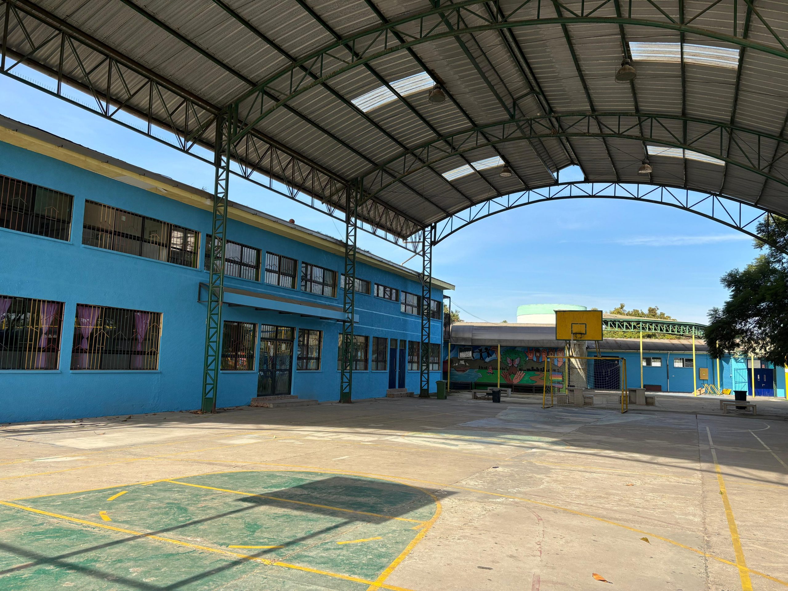 El proyecto fue gestionado por la alcaldesa Filomena Navia Hevia y planificado junto a apoderadas, estudiantes y directivos del colegio.