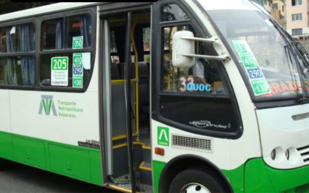 Pasajero de 74 años murió dentro de microbús en Valparaíso