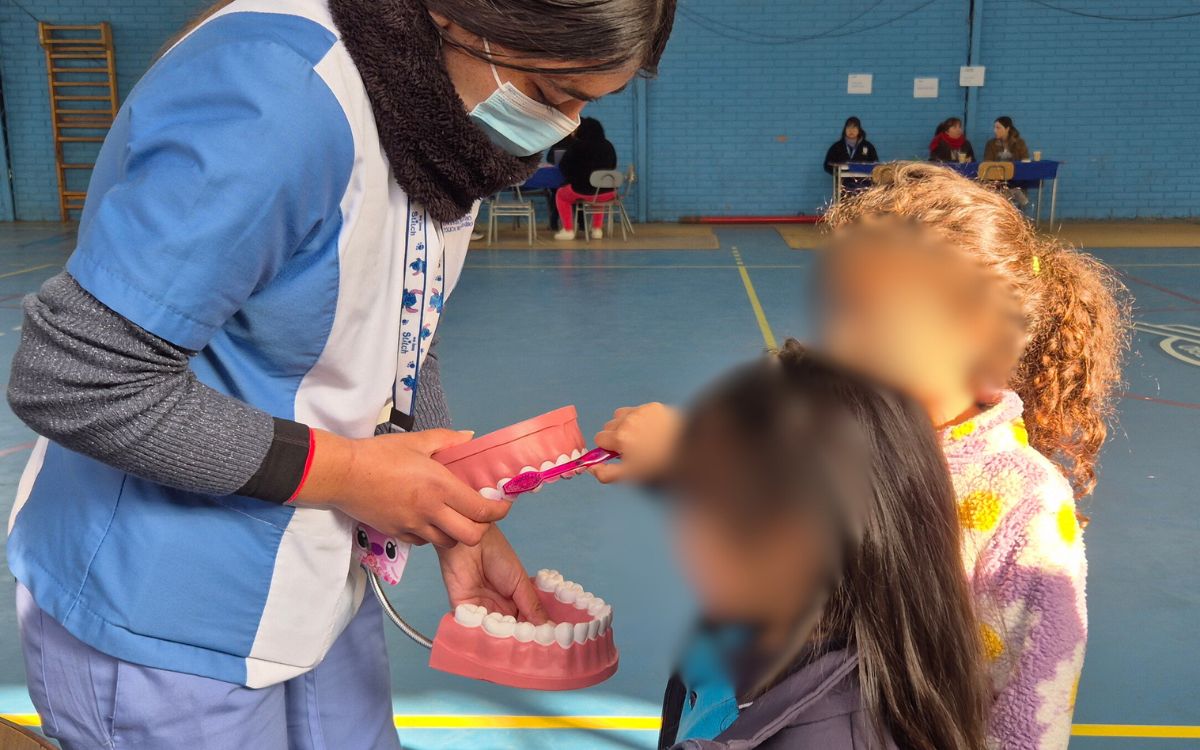Quillota impulsa integración de familias migrantes con operativo de salud en liceo