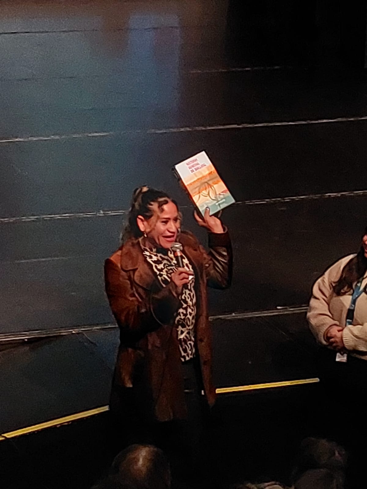 Quillotanos llenaron sala del centro cultural en la función de Denominación de origen