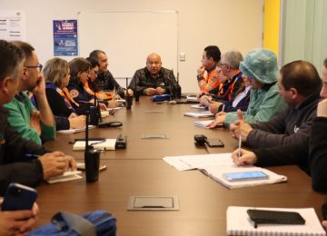 Alcalde supervisa punto de salud en el Parque Municipal El Alcalde Rolando Silva Fuentes acudió hasta el Parque Municipal, donde funciona uno de los puntos de evacuación, para revisar el dispositivo de salud habilitado en el lugar y brindar apoyo a las familias que llegaron en el marco del plan de evacuación ante la emergencia por tsunami.