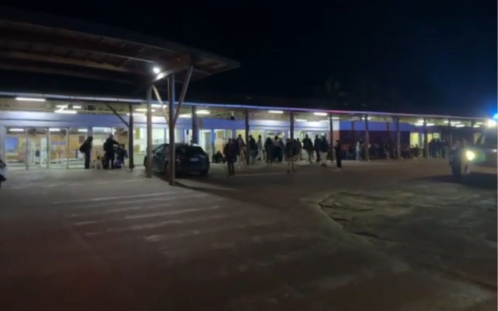 Rapa Nui se prepara ante llegada de tren de olas