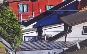 Revelan video de ladrón que intentó escapar por los techos de casas en Quillota