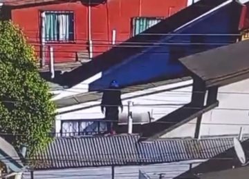 Revelan video de ladrón que intentó escapar por los techos de casas en Quillota