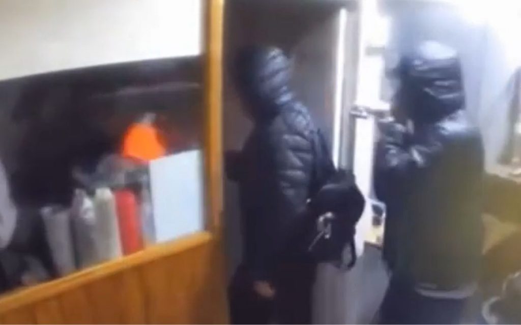 [VIDEO] Asaltaron local de comida rápida en Quillota