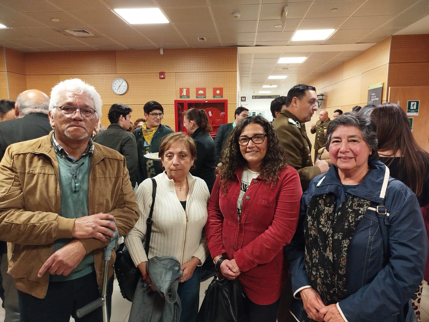Eduardo Torres Quiroz, presidente de la Mesa Territorial N°3, en compañía de Yolanda Fernández Gálvez, presidenta de la JJVV “Ángel Pino Carroza de la Santa Teresita”, Damary Órdenes Valencia, presidenta de la JJVV “Los Lúcumos”, y María Ansaldi Faunes, secretaria de la Comunidad Primera Etapa Villa Santa Teresita. 
