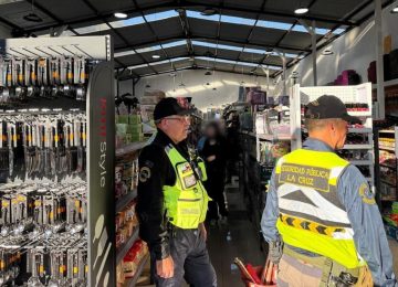 Cursan infracciones en mall chinos de La Cruz tras fiscalización