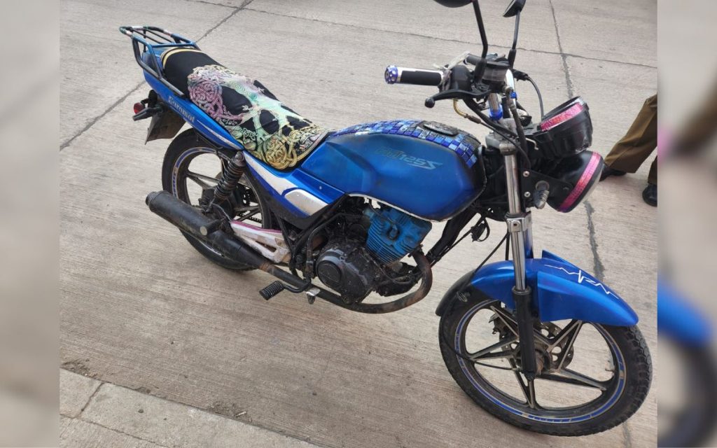 En Quillota detuvieron a conductor que iba en moto con patente adulterada