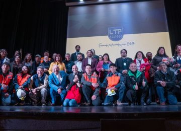 En liceo de Cabildo se realizó emotiva ceremonia por el Día del Minero y la Minera