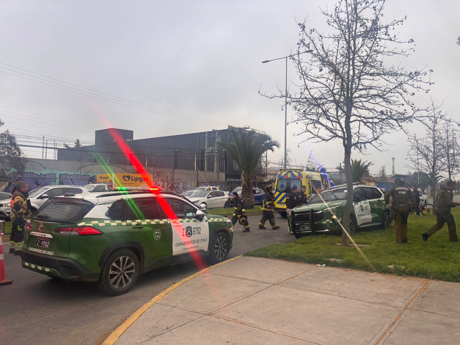 Patrulla de Carabineros volcó en Quillota tras colisión con auto