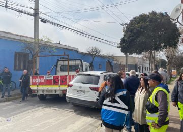 Quillota: Trabajadora de parquímetros sufrió aplastamiento entre dos vehículos