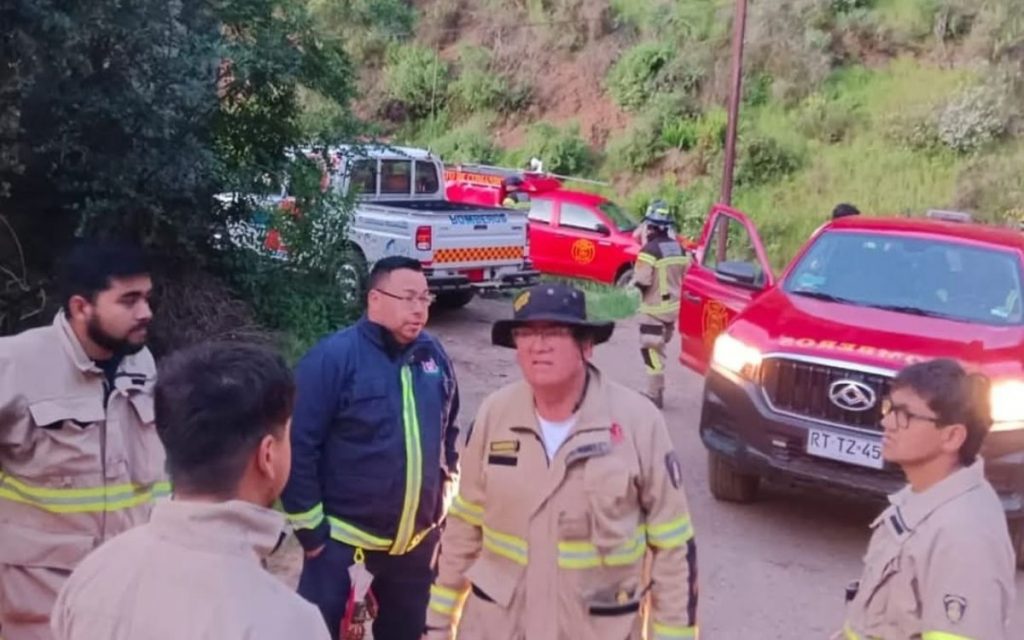 Complejo rescate de mujer que sufrió caída en cerro de El Melón