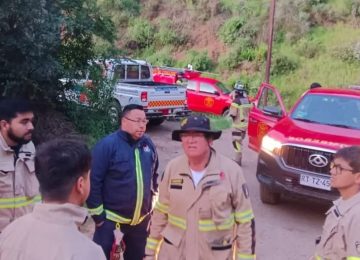 Complejo rescate de mujer que sufrió caída en cerro de El Melón