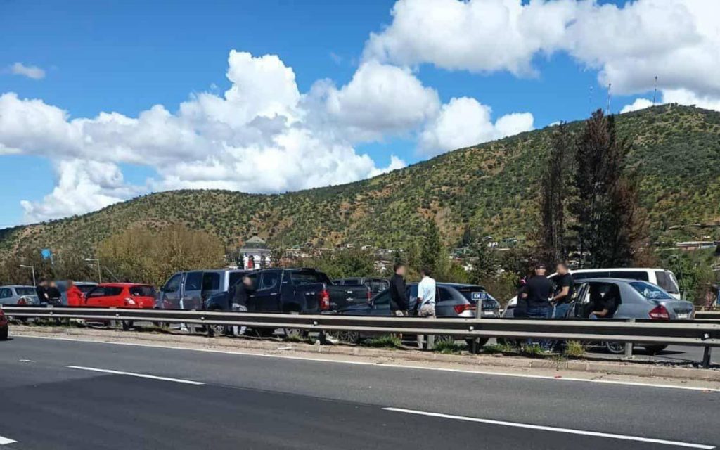 Enorme "taco" en la Ruta 5 Norte llevó a los conductores a entrar a La Calera, Nogales e Hijuelas