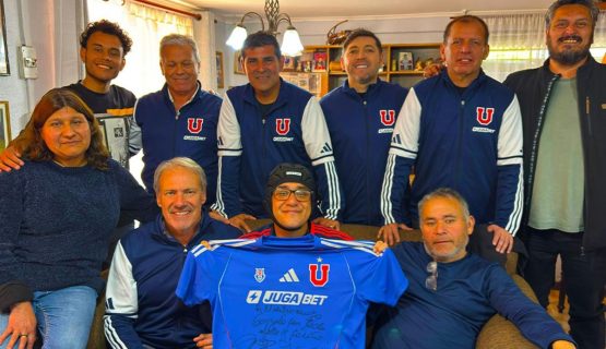 Jugadores históricos de la "U" visitaron a Gonzalo Alfaro